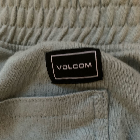 Boys medium volcom shorts. - Picture 2 of 4